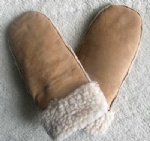 faux fur mitten